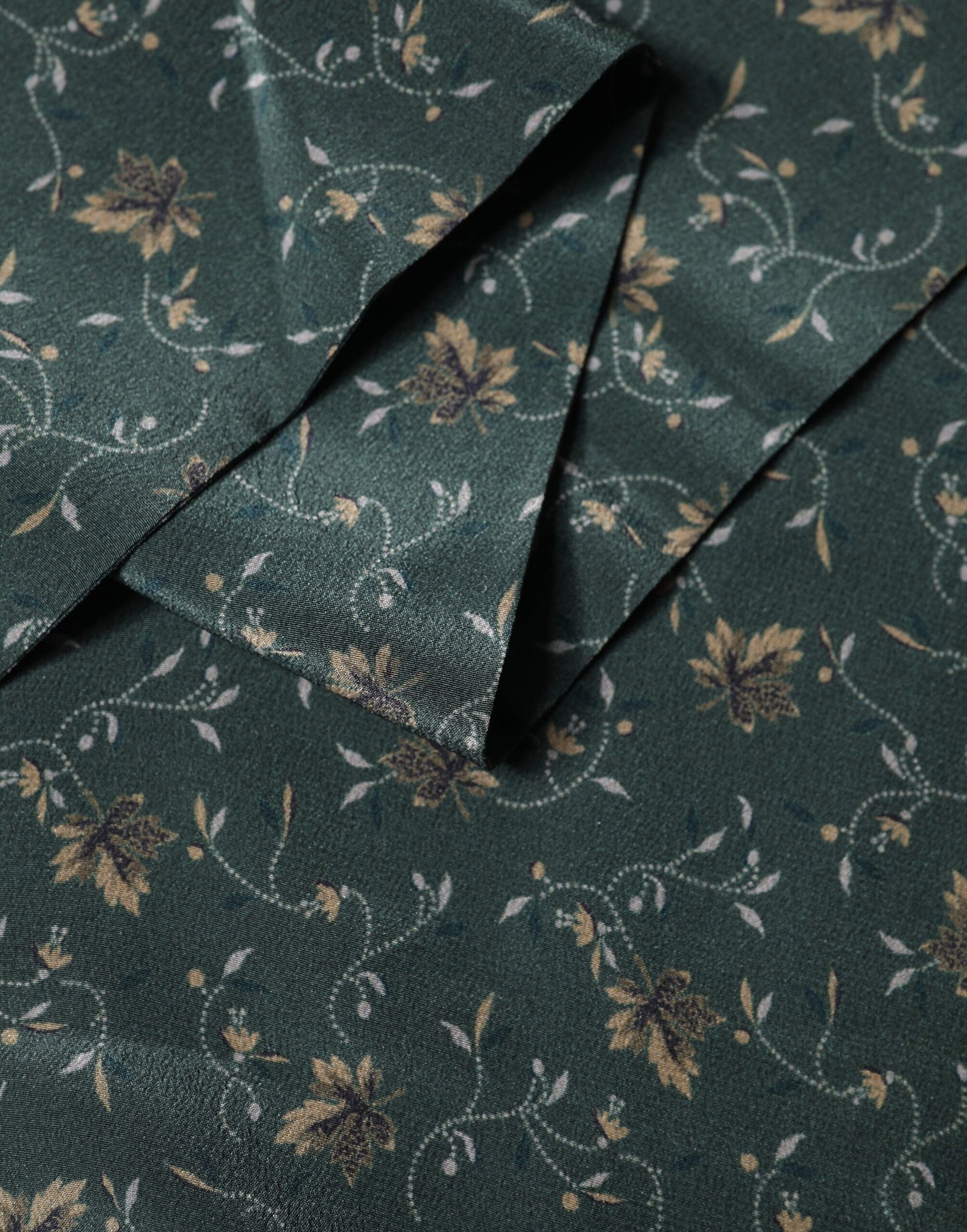 Green Silk Floral Pattern Fringed 135cm X 16cm Scarf