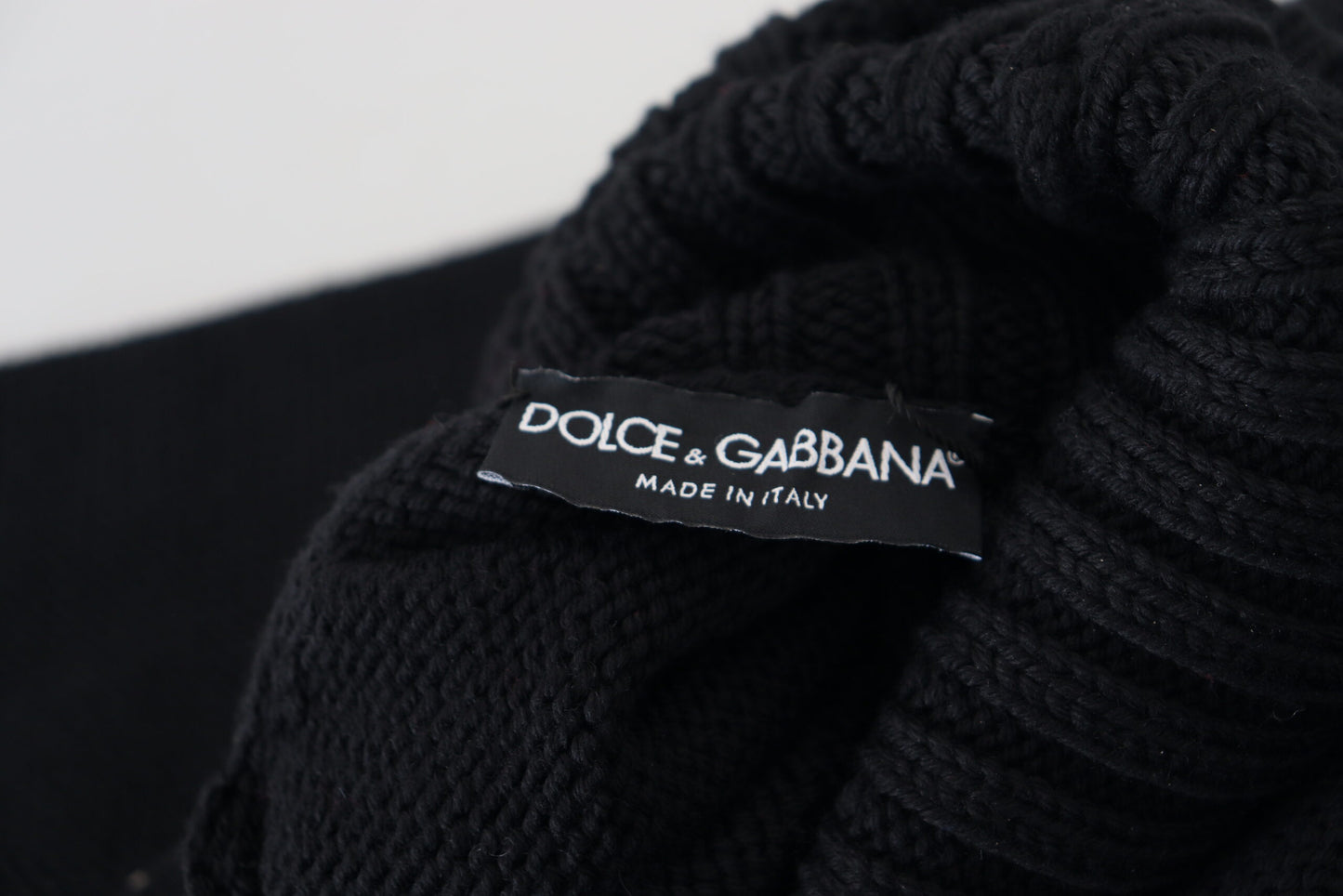 Elegant Black Turtleneck Wool-Cashmere Sweater