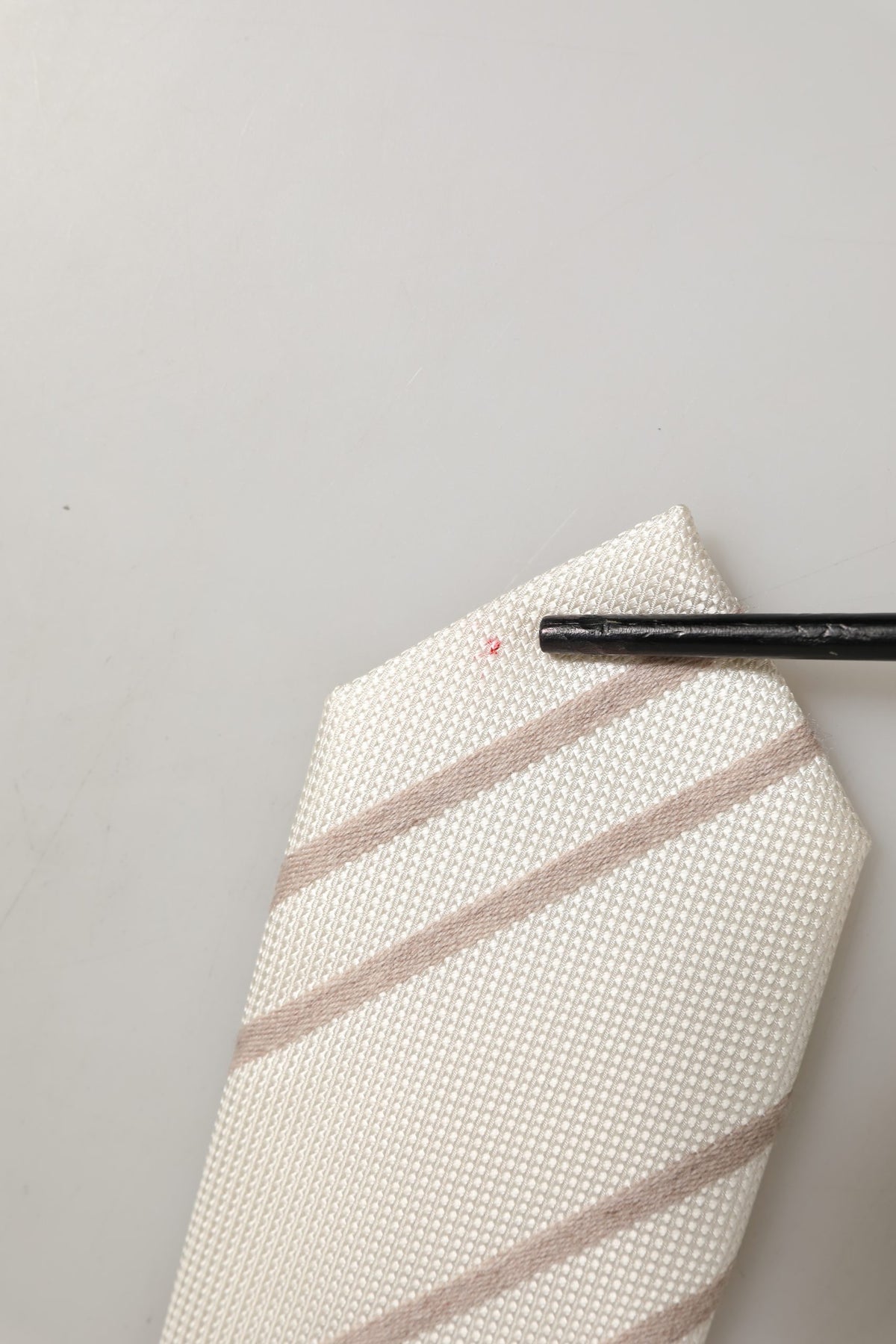 Men Off White Silk Stripes Adjustable Tied Necktie Tie