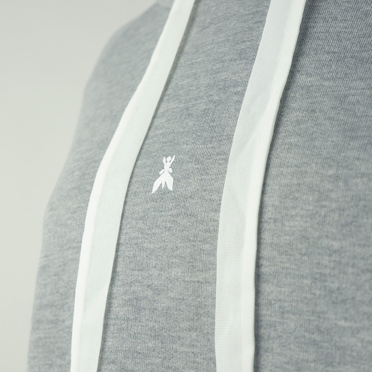 Chic Fly Printed Hooded Sweatshirt in Gray