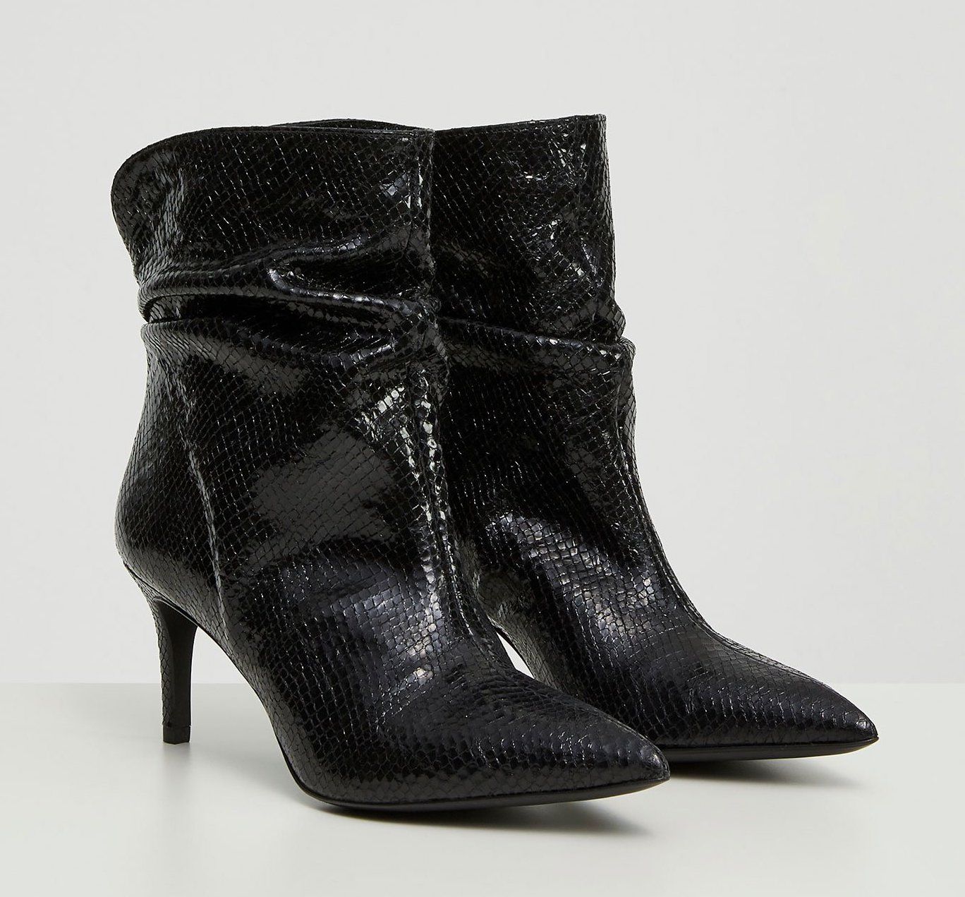 Chic Ankle Boots with Piton Texture