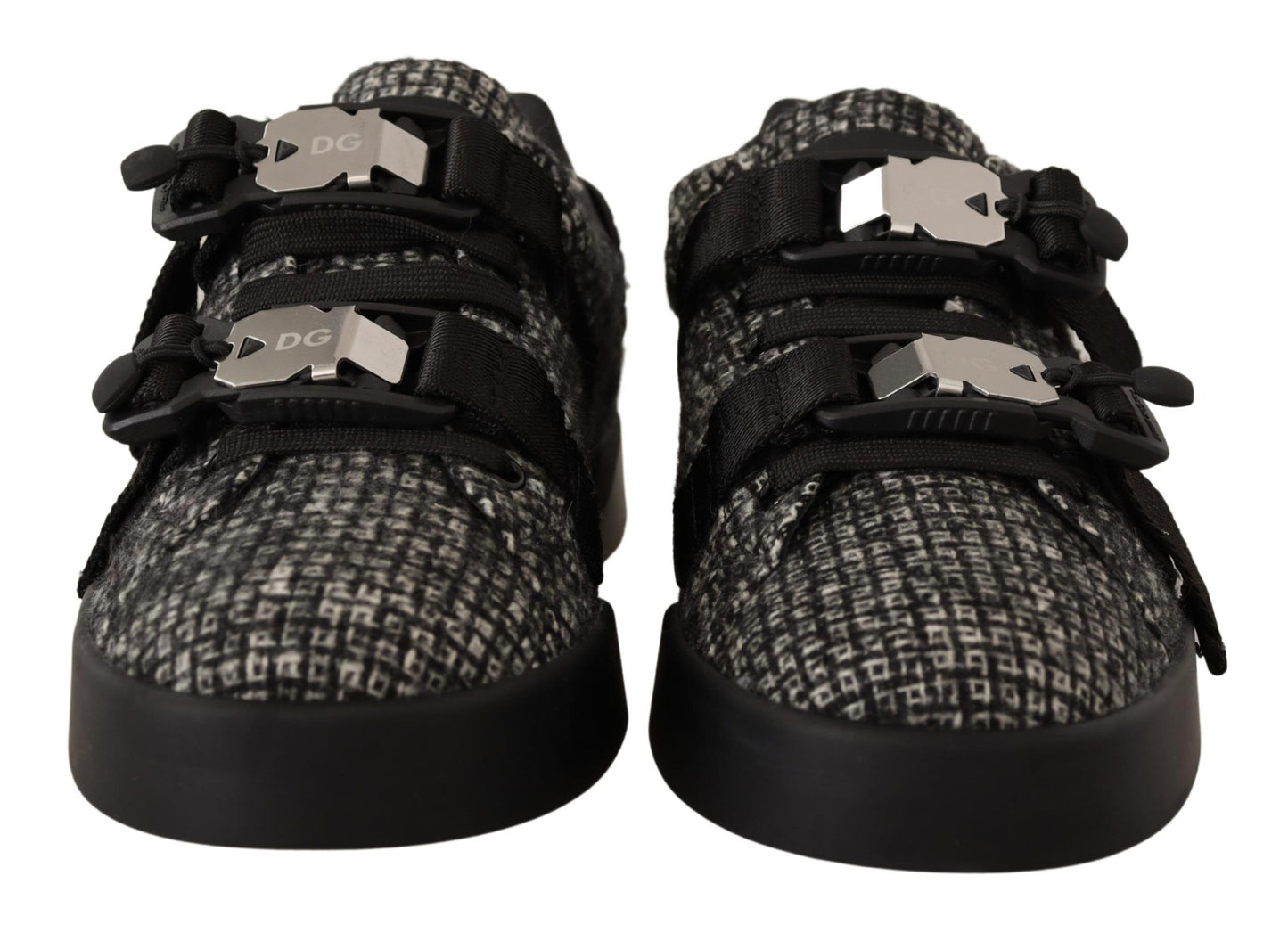 Elegant Low Top Casual Sneakers in Black