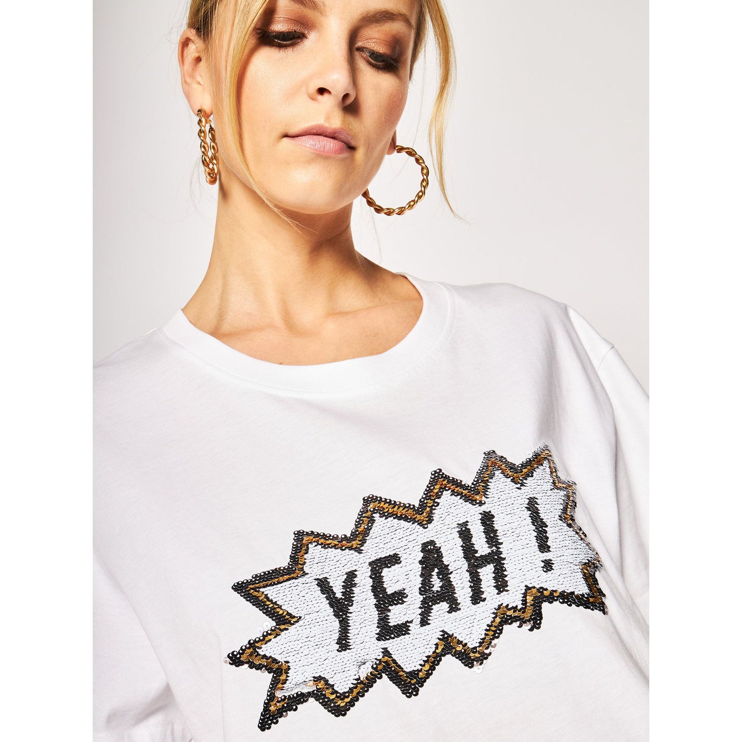 Elegant White Felo Tee for Chic Style