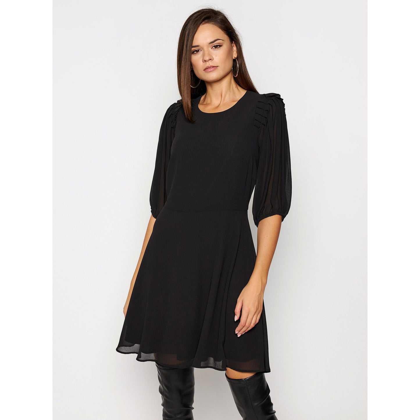 Elegant Black Tulle Knee-Length Dress