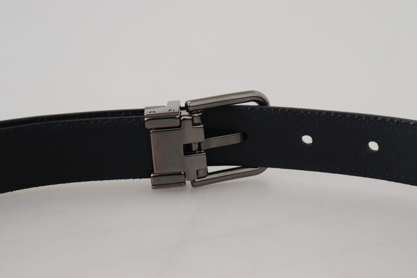 Elegant Leather Belt with Metal Buckle