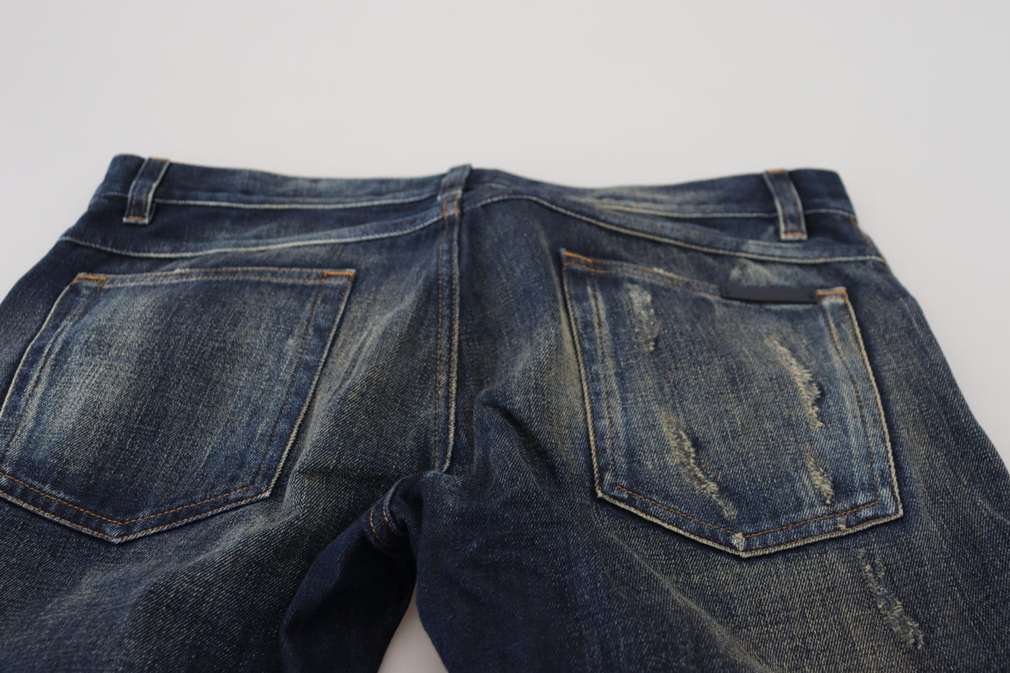 Elevated Blue Wash Jeans for Sleek Style