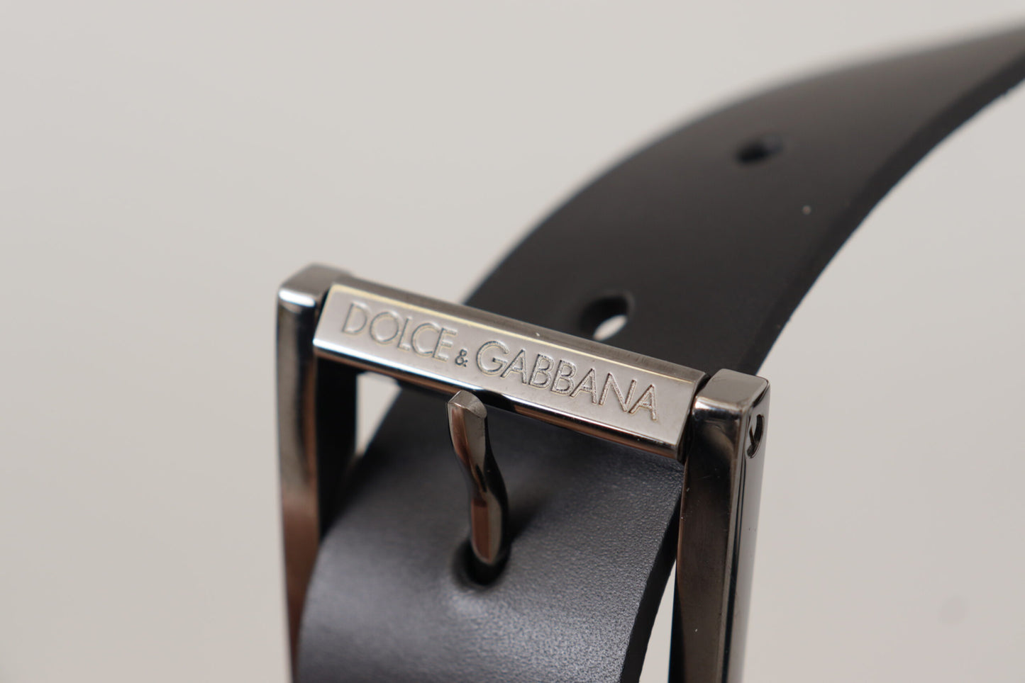 Elegant Black Leather Belt with Metal Buckle