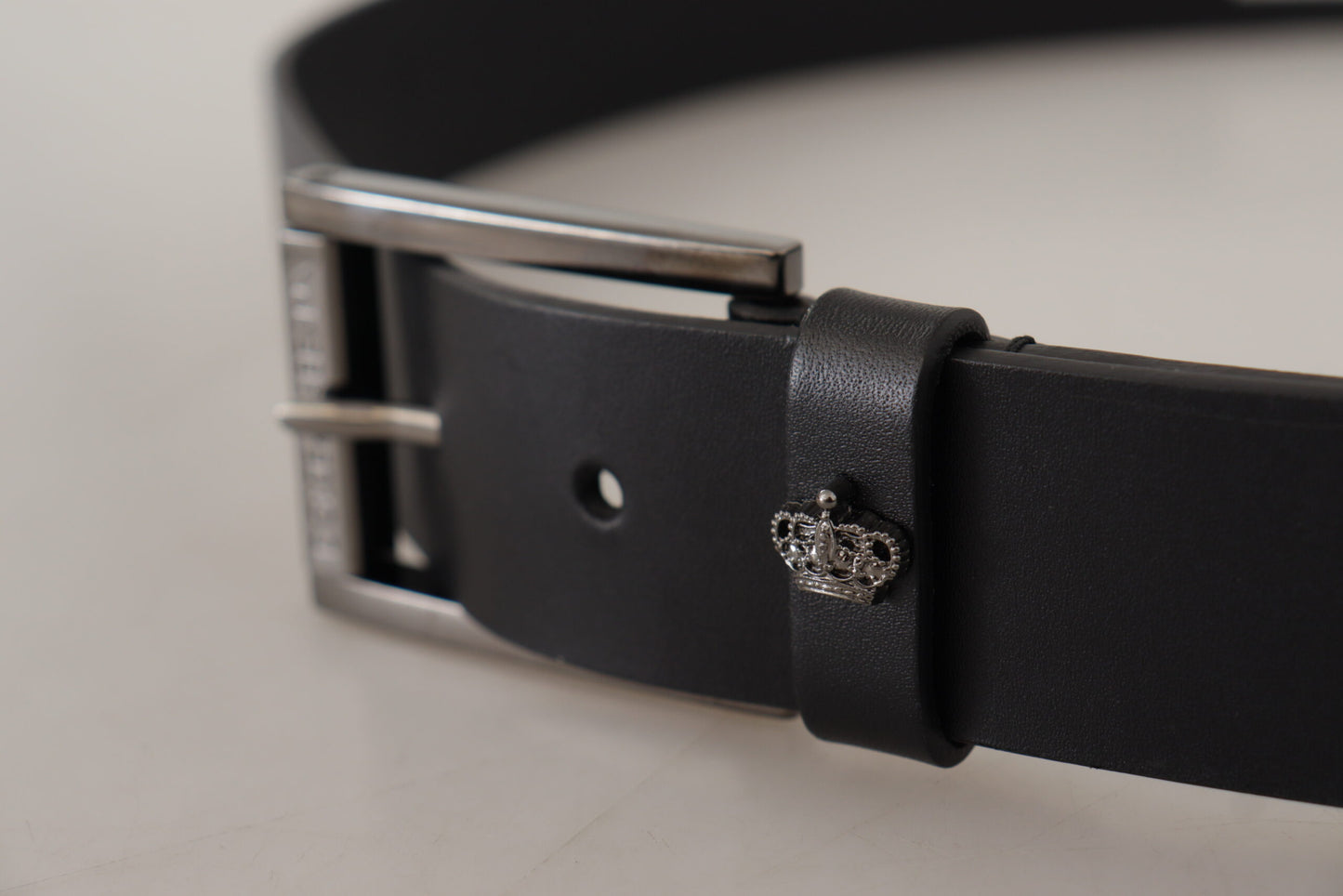 Elegant Black Leather Belt with Metal Buckle
