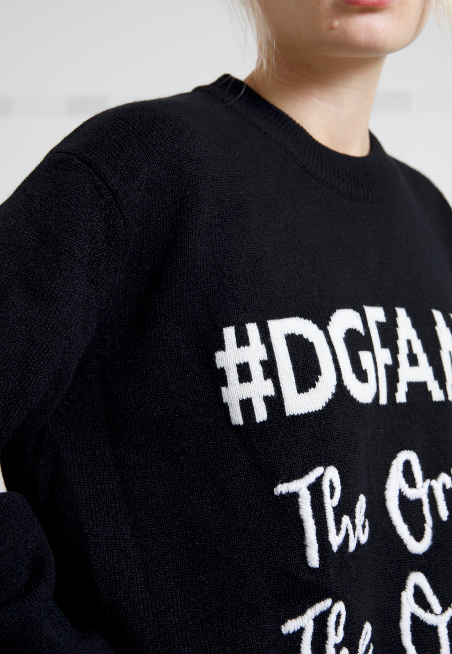 Elegant Black Cashmere Pullover Sweater