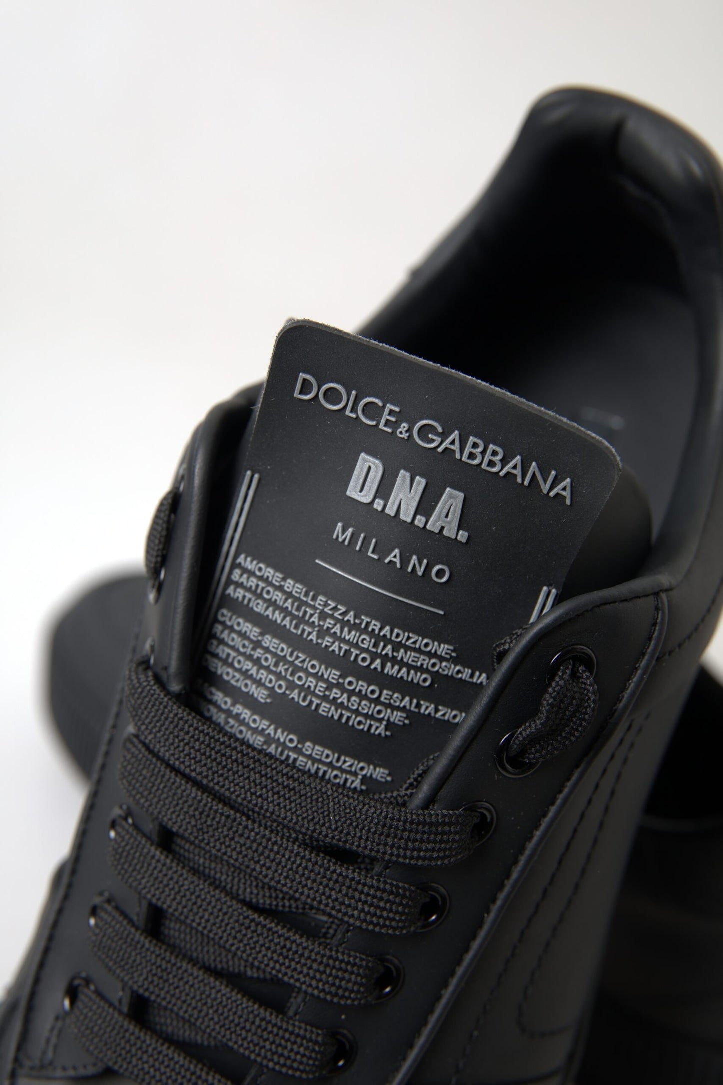 Elegant Black Low Top Leather Sneakers
