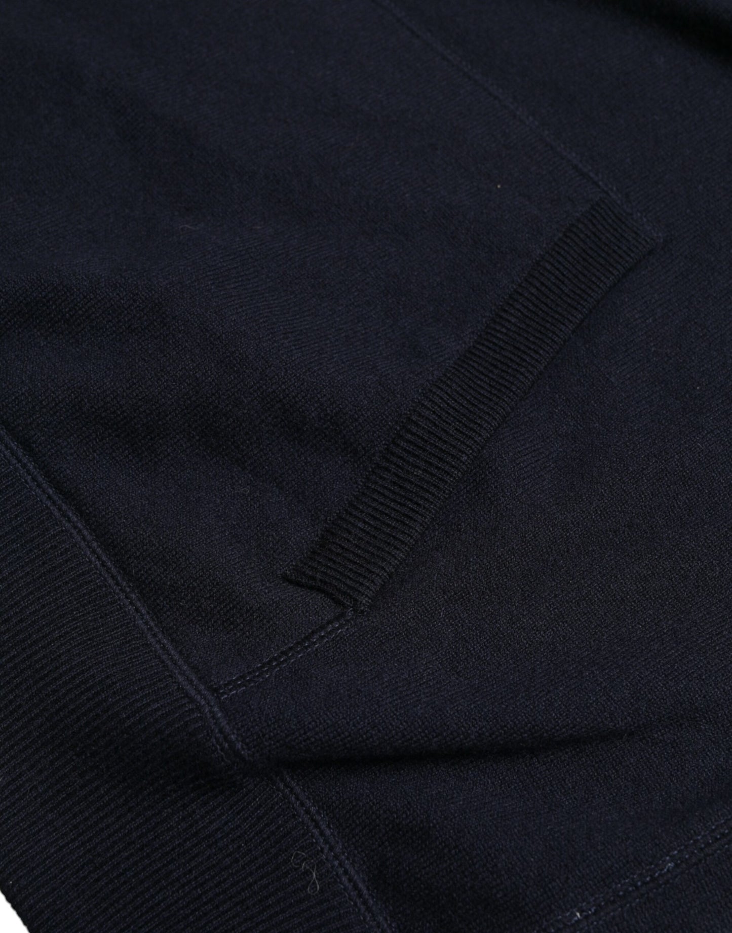 Elegant Cashmere Hooded Sweater in Blue