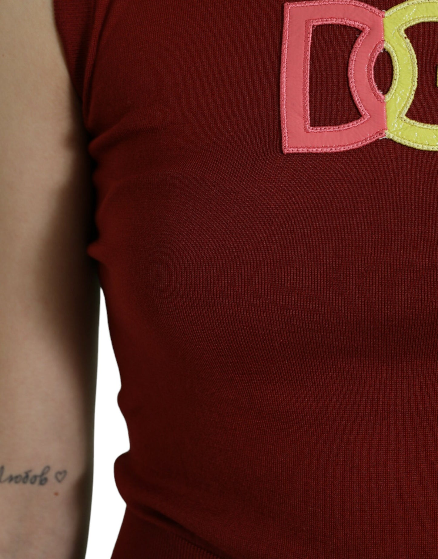 Elegant Silk Crew Neck Tank Top with Logo Patch
