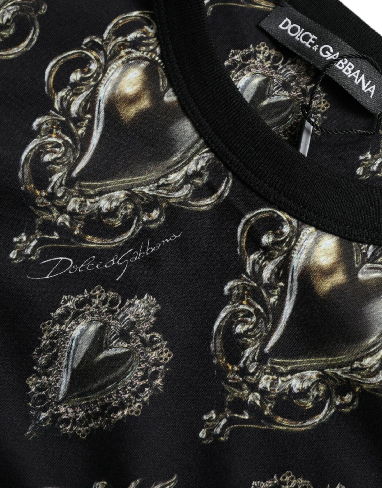 Chic Sacred Heart Crew Neck Tee