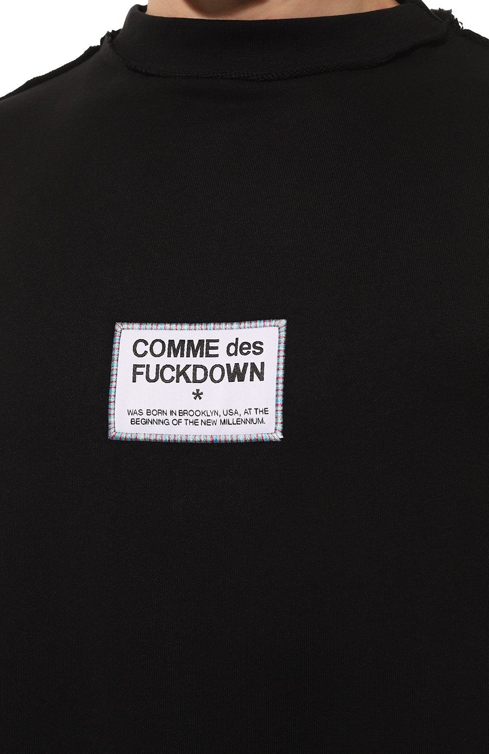 Chic Raw Cut Crewneck Sweatshirt in Black